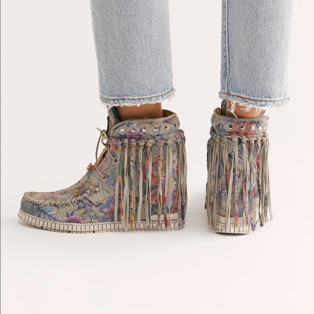 ISO ROSELAND MOCCASIN BOOT IN 36 🌸💫 - Picture 2 of 2